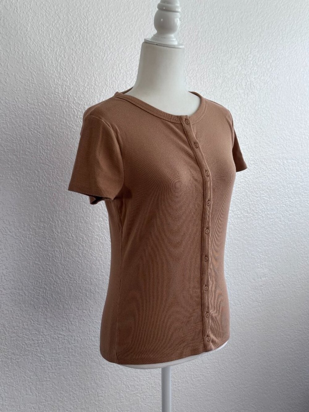 Abercrombie & Fitch Ribbed Button Front Tee | Brown Fitted Top | Size Medium